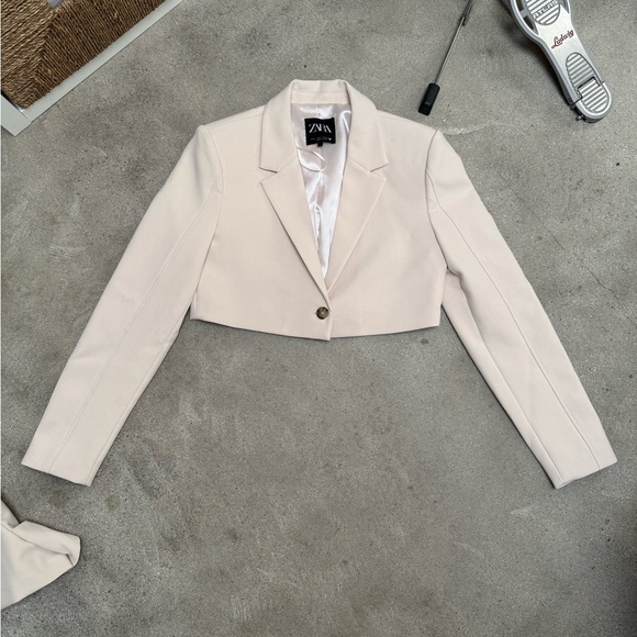 Zara Jackets & Blazers - Zara Cropped Cream Blazer Jacket